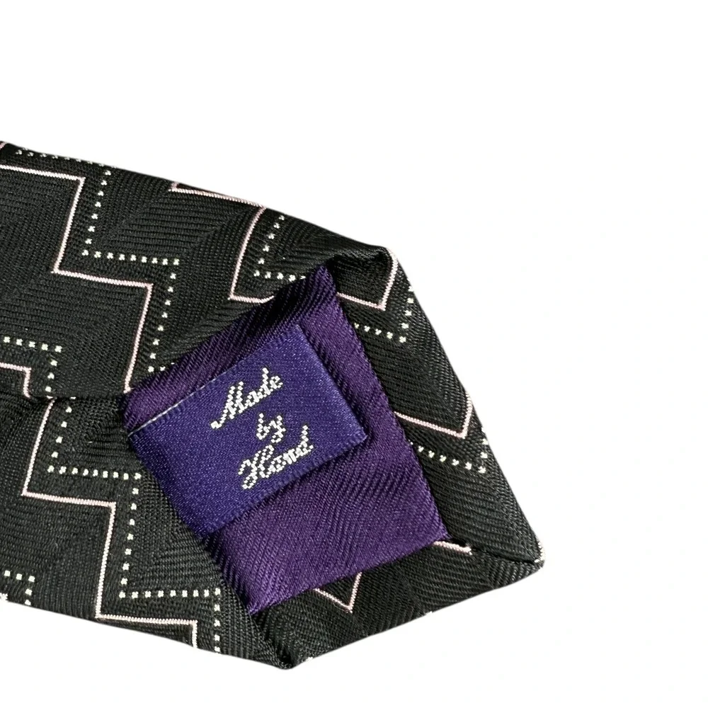 Ralph Lauren Purple Label Mens Black Zig Zag Pattern Silk Tie‎ Made in Italy